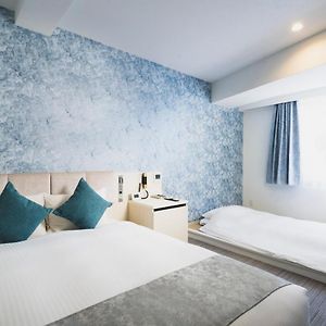 Zimmer mit Kingsize-Bett